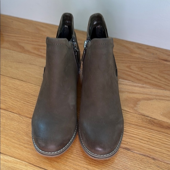 NWT Blondo Brown Chelsea Boots Ankle Height Suede - Picture 3 of 9